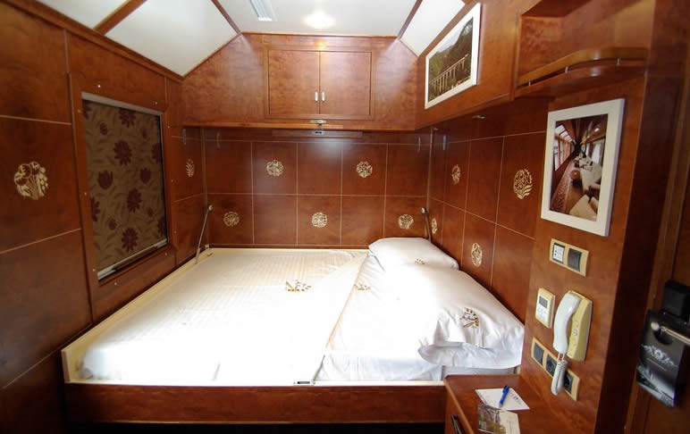 Coin bureau et fauteuil de la Suite Deluxe Al Andalus