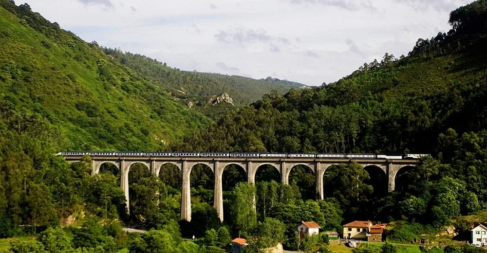 El Transc&aacute;ntabrico San Sebasti&aacute;n - Saint-Jacques